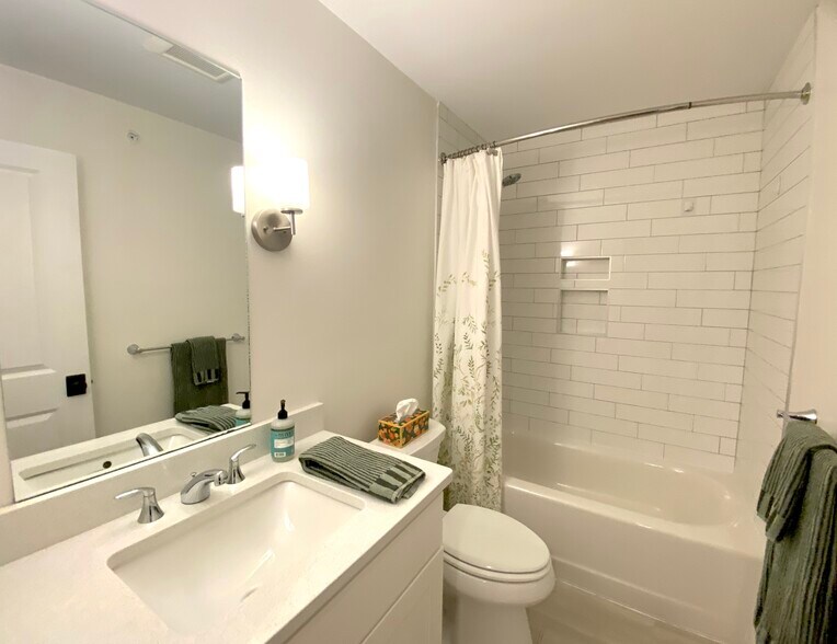 Building Photo - 23 Lily Pond Ln