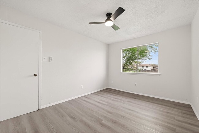 Building Photo - Beechbend Drive, Missouri City, TX 77489 - 4 BR 2.5 BA single-family home