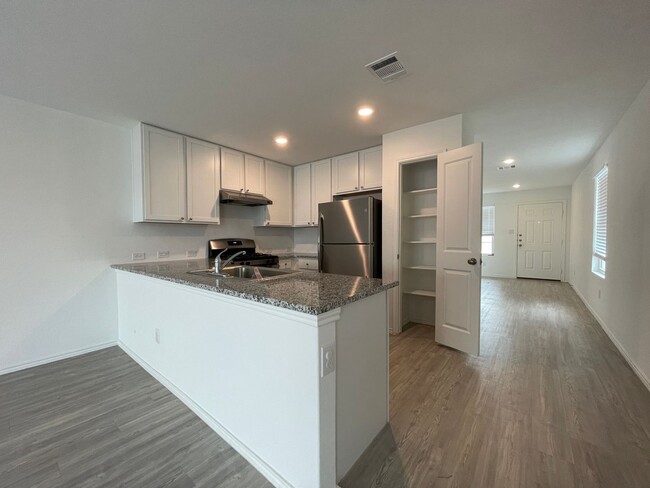 Building Photo - Single Family Home For Rent