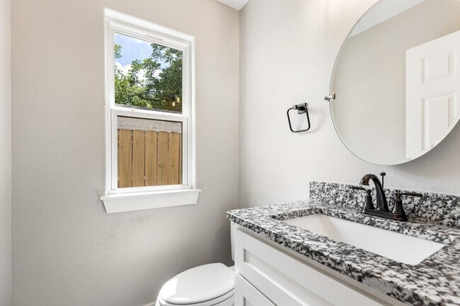 Building Photo - 1606 W Johnson St