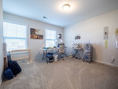 Building Photo - HUGE Owner's Suite!