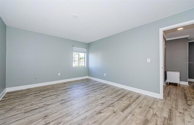 Building Photo - 722 116th Ave N