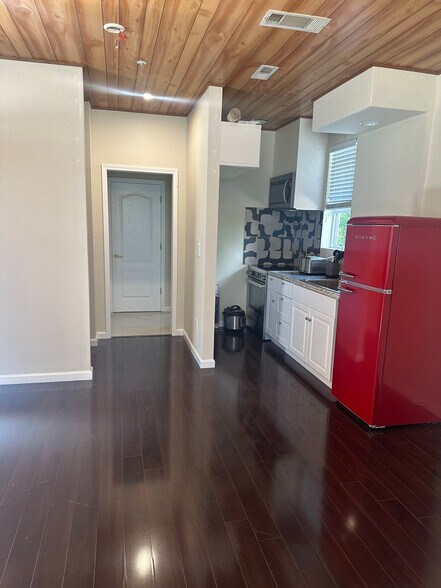 Building Photo - 35 Peacock Cir