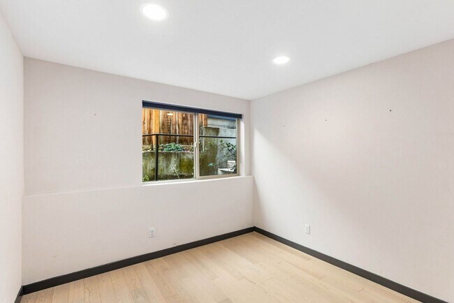 Building Photo - 1540 Sturgus Ave S