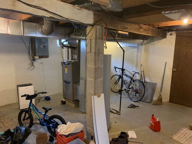 Building Photo - 1 bedroom, 1 bath home - Available August 2026!