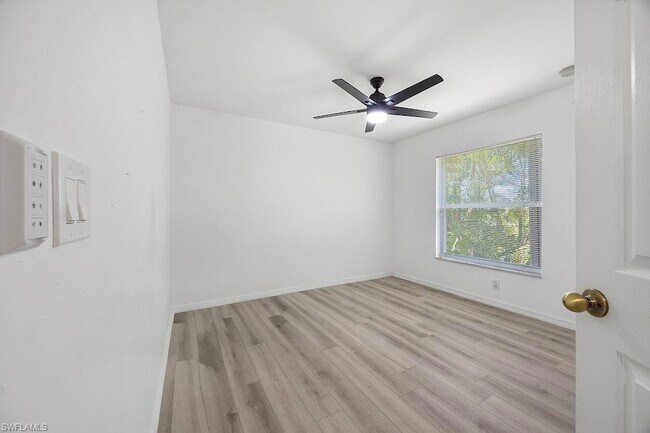 Building Photo - 4013 NE 10th Pl