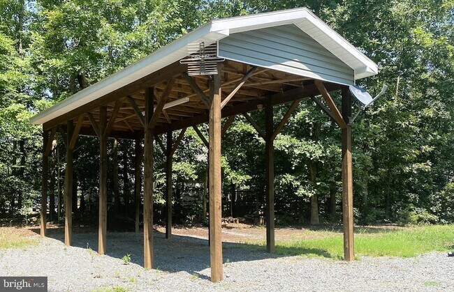 Building Photo - 64 Hemlock Ln