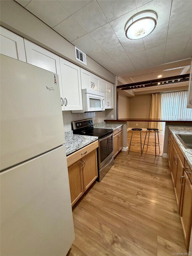 Building Photo - 125 Hill Spur