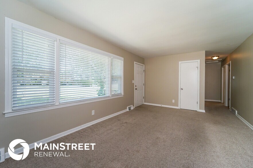 Building Photo - 9400 Aristides Dr