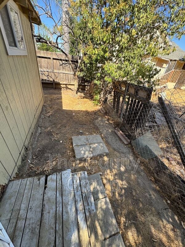 Building Photo - 449 1/2 W Maple Avenue