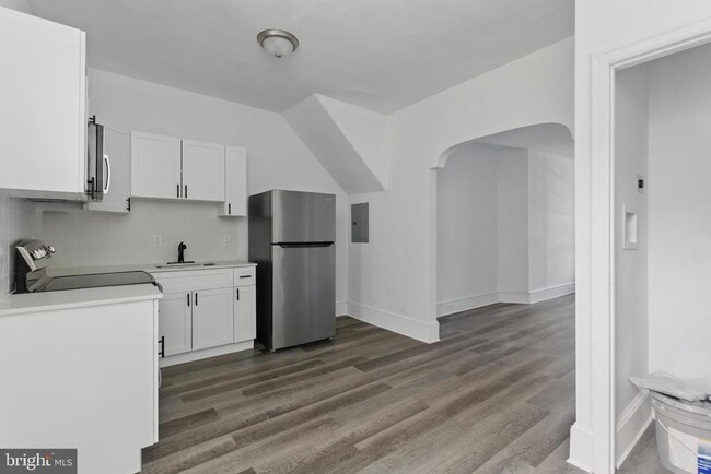 Building Photo - 428 S 56th St