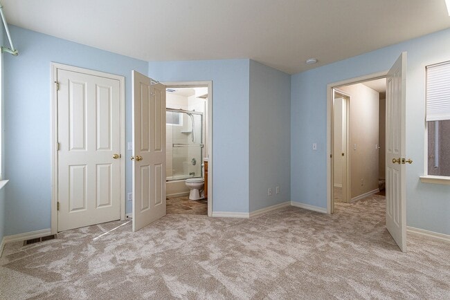 Building Photo - Well maintained 2 bedroom home