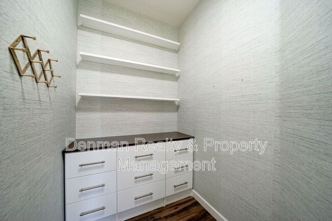 Building Photo - 1357 N Drexel