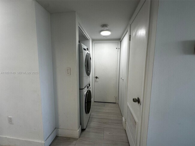 Building Photo - 2780 NE 183rd St