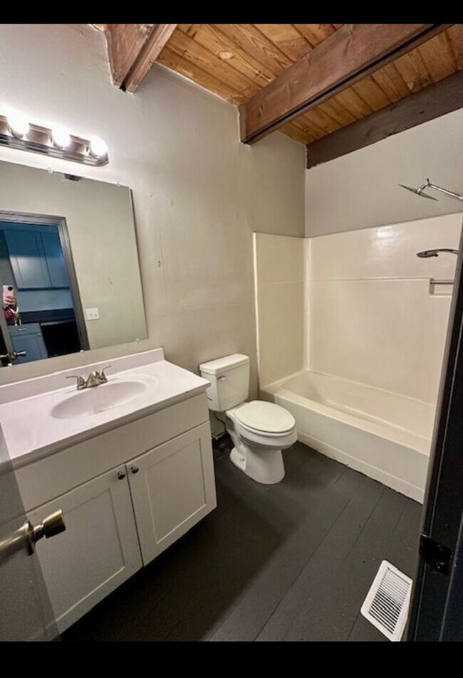 Building Photo - 407 Lindsay Rd