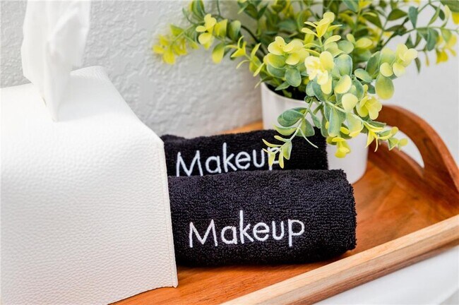 Building Photo - 1975 W Deane St