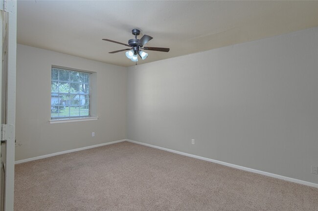 Building Photo - 23015 Bayleaf Dr