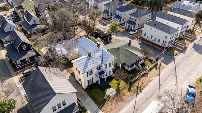 Building Photo - 515 Center St