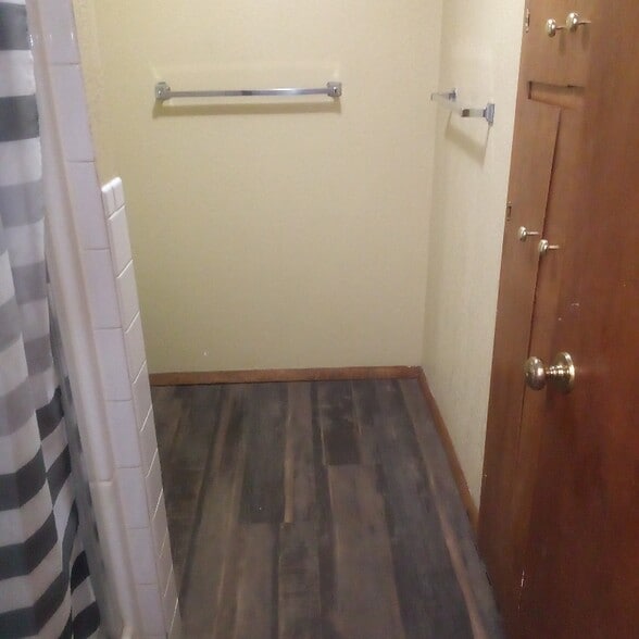 Building Photo - 1504 10th Ave