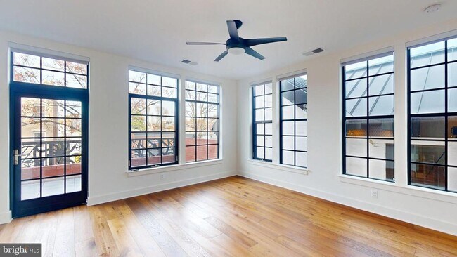 Building Photo - 1312 King St