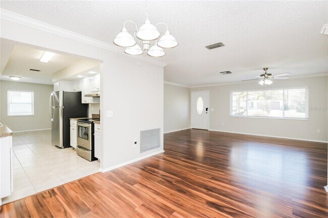 Building Photo - 1202 MacFarlane Ave