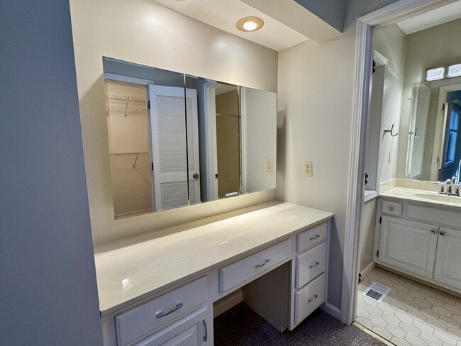 Building Photo - 212 Talah Ln