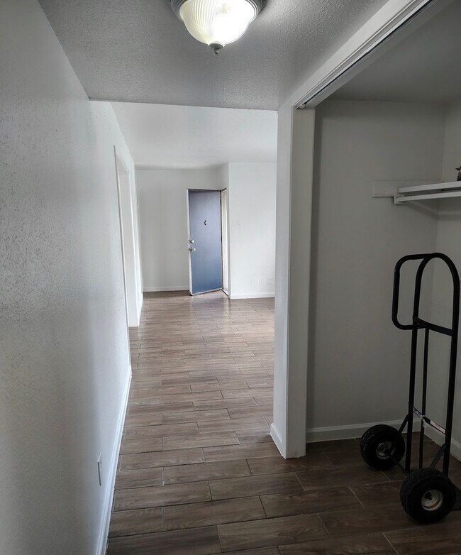 Building Photo - second floor unit - 3 bed, 2 bath condo for $1350 month