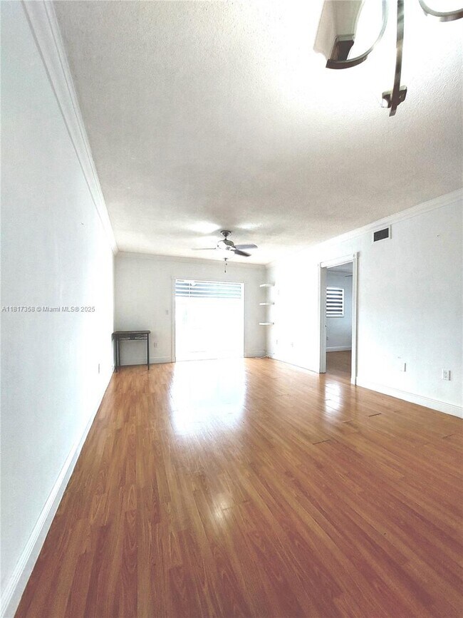Building Photo - 110 Royal Palm Rd