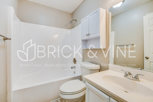 Building Photo - 505 Baronne St