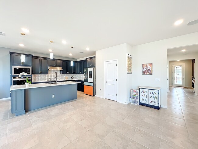 Building Photo - 1021 Savannah Palms Blvd