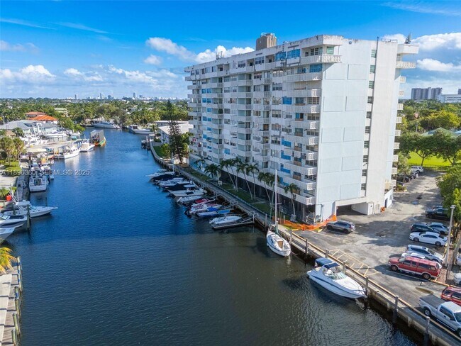 Building Photo - 13155 Ixora Ct