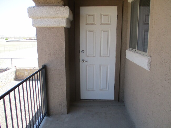 Building Photo - "Charming 2-Bed, 2-Bath Gem in El Paso – 1...