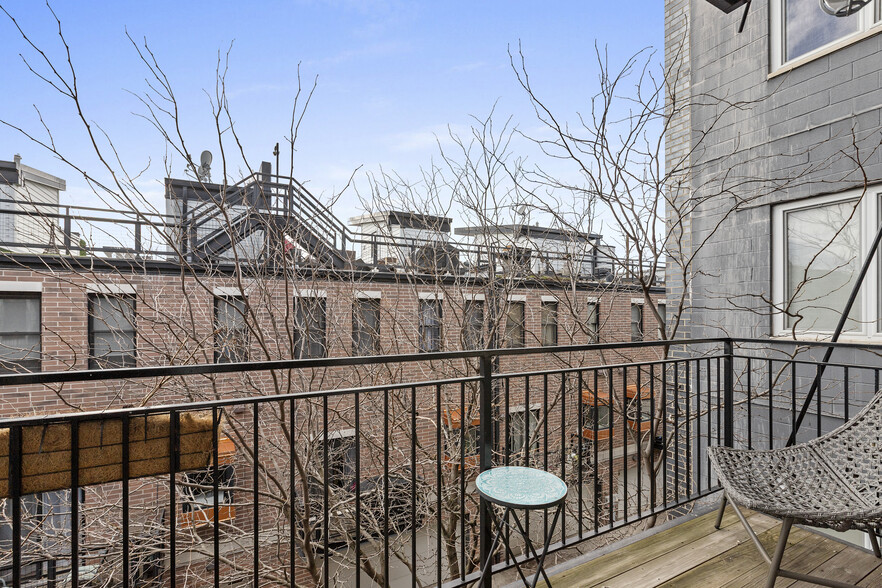 Building Photo - 2217 W Madison St