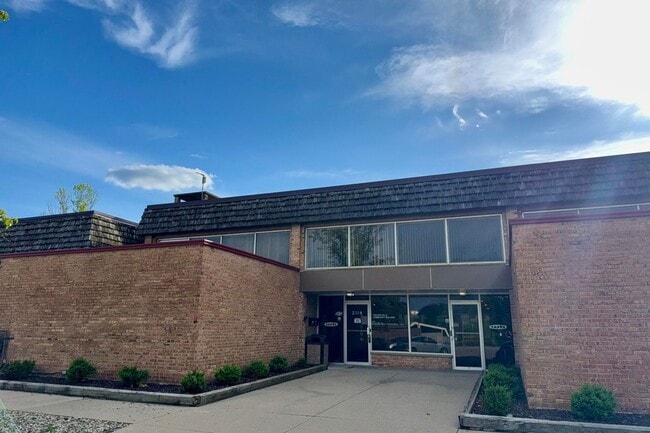 Building Photo - 2140 Pauline Blvd
