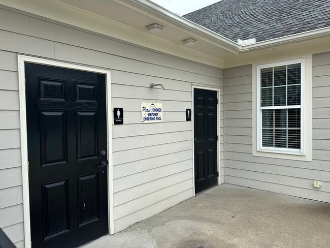 Building Photo - Condo in gated Anderson Creek Club!