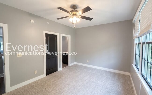 Building Photo - 2 Bed/2.5 Bath Home with Fenced Yard / Available Soon!