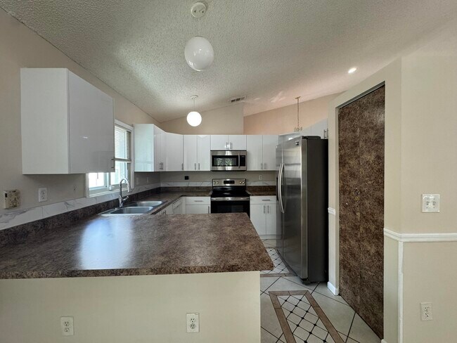 Building Photo - 1038 W Jasmine Ln