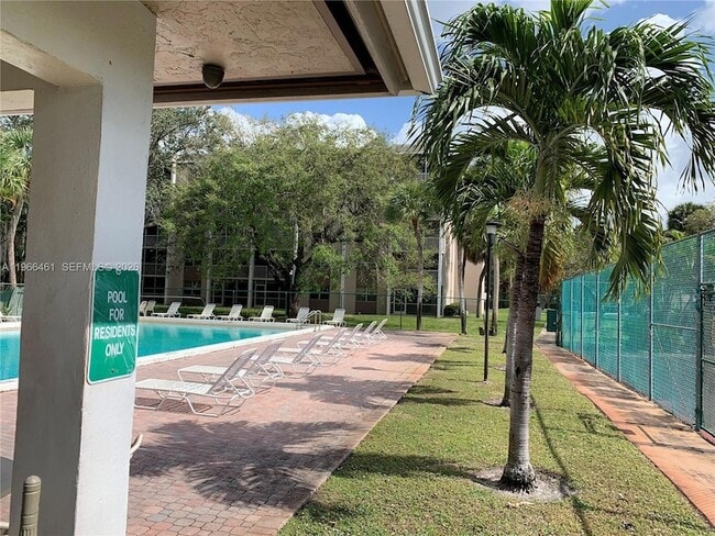 Building Photo - 1075 Riverside Dr