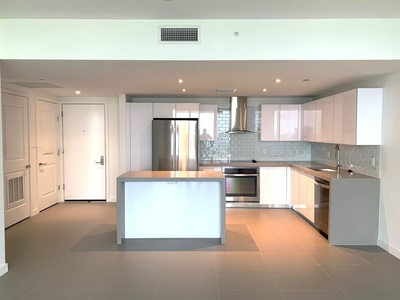 Building Photo - 1600 NE 1st Ave