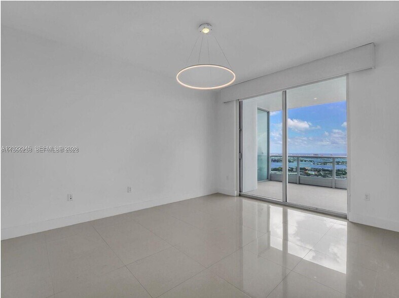 Building Photo - 900 Biscayne Blvd