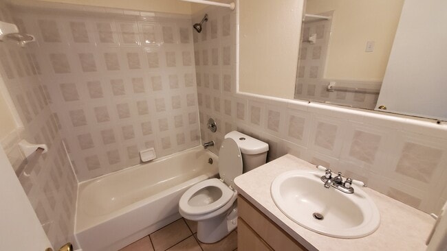 Building Photo - 5416 Reef Dr