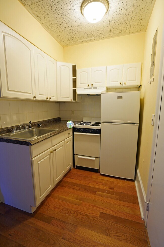 Building Photo - 1455 Beacon St