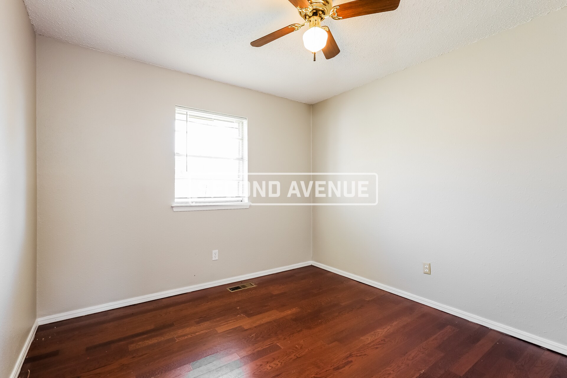 Building Photo - 2412 Crystal Dr