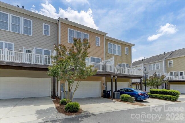 Building Photo - 905 Lyndley Dr