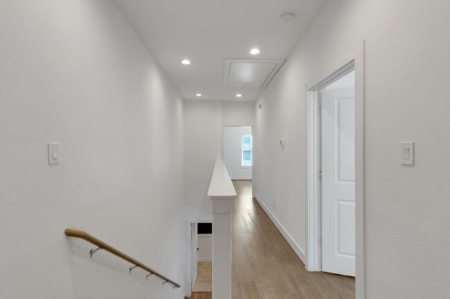 Building Photo - 1526 Chestnut St