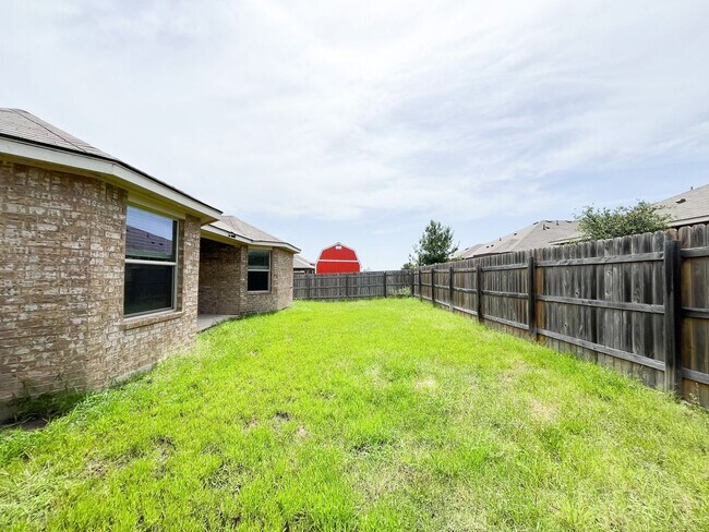 Building Photo - Available NOW!! Beautiful 1 story, 3 bedro...
