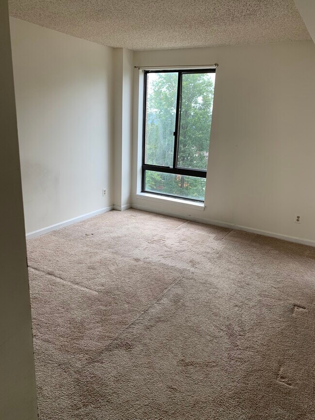 Bedroom - 807 N Howard St