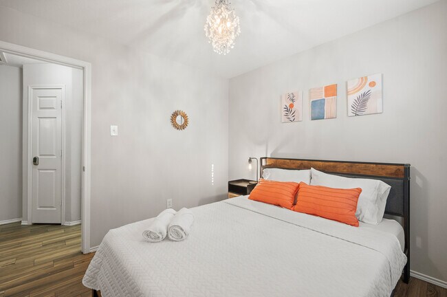 Building Photo - 22211 Bellow Glen Dr