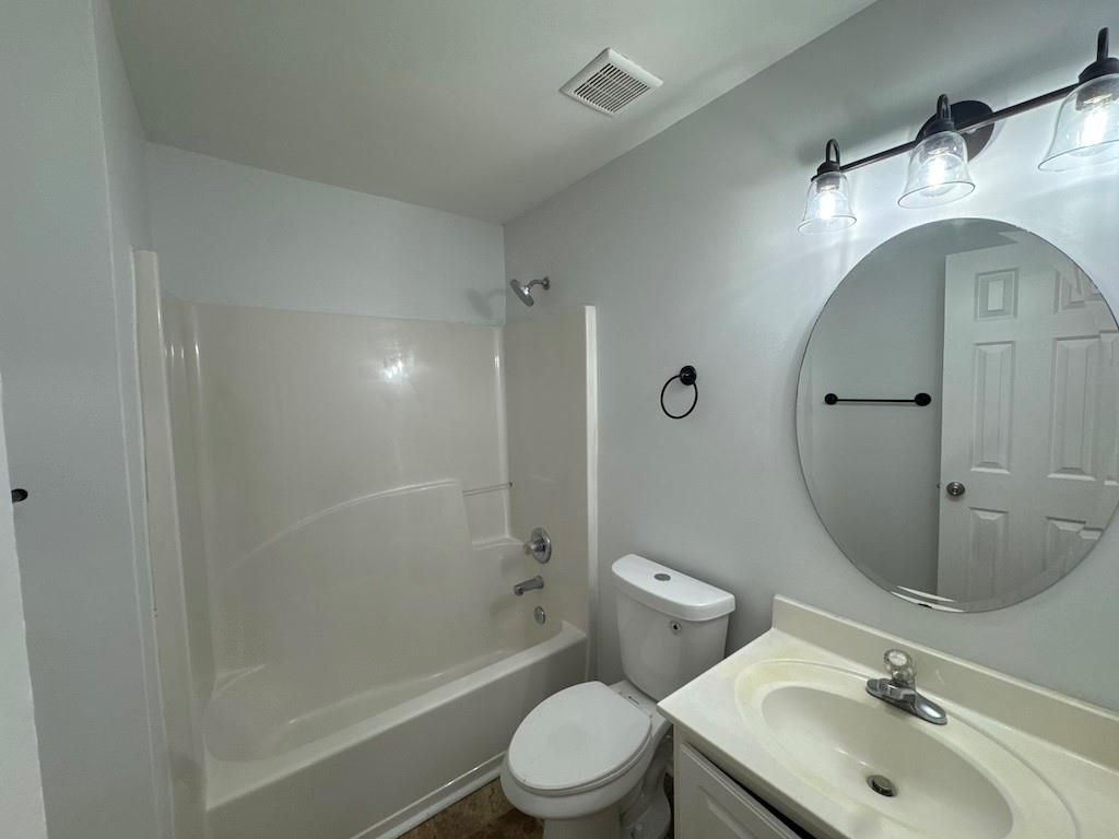 Building Photo - 1925 Heatherton Rd