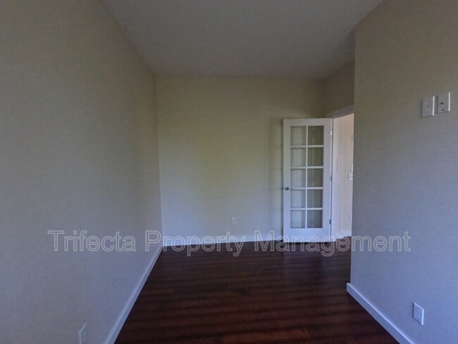 Building Photo - 2215 Harvest St